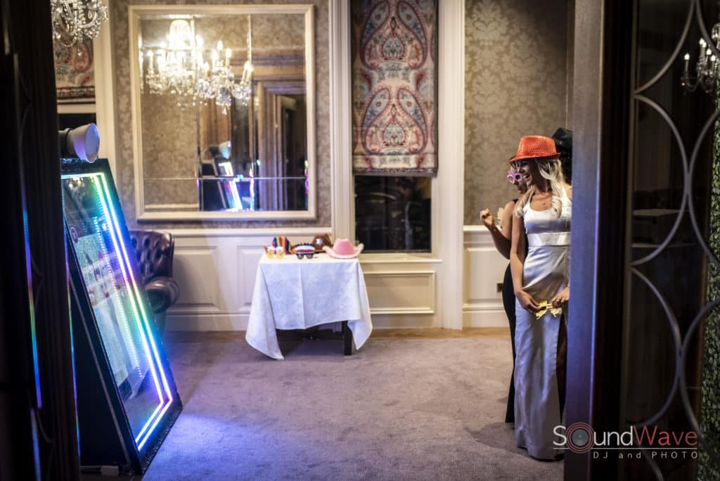 Mirror Booth Buffalo | Photo Booth Rental Buffalo | Magic Mirror Booth for a wedding