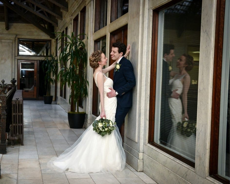 wedding pictures at the ellicott square building 